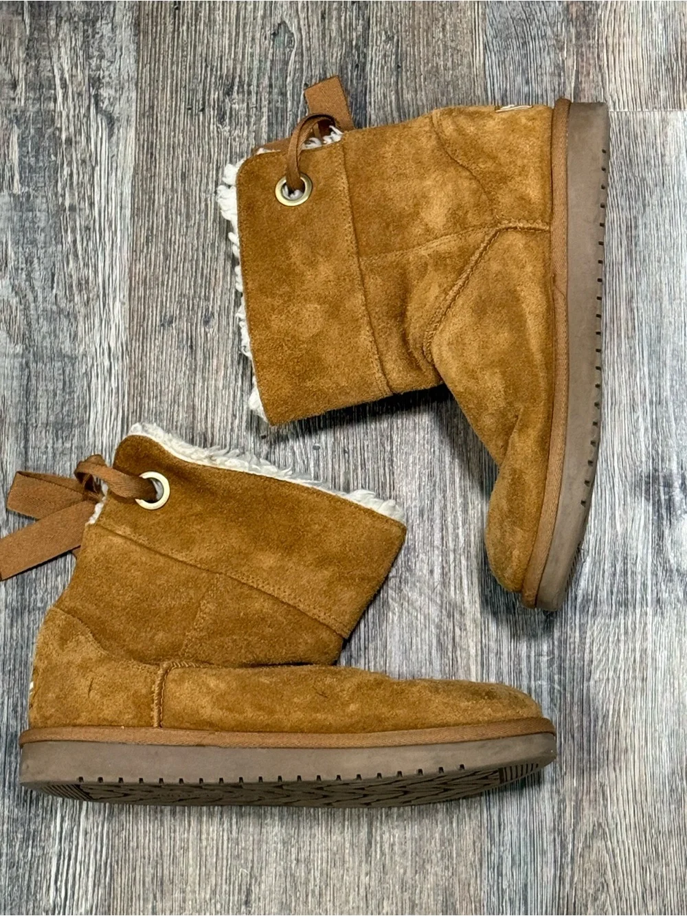 Koolaburra by UGG ankle boots size youth 4